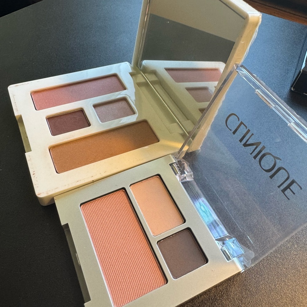 2-Pack: Clinique Face Palettes (Eyeshadow, Bronzer + Blush)